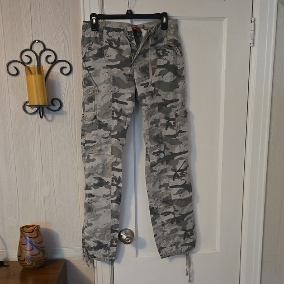 UNIONBAY Gray Camouflage Cargo Pants - Picture 1 of 5
